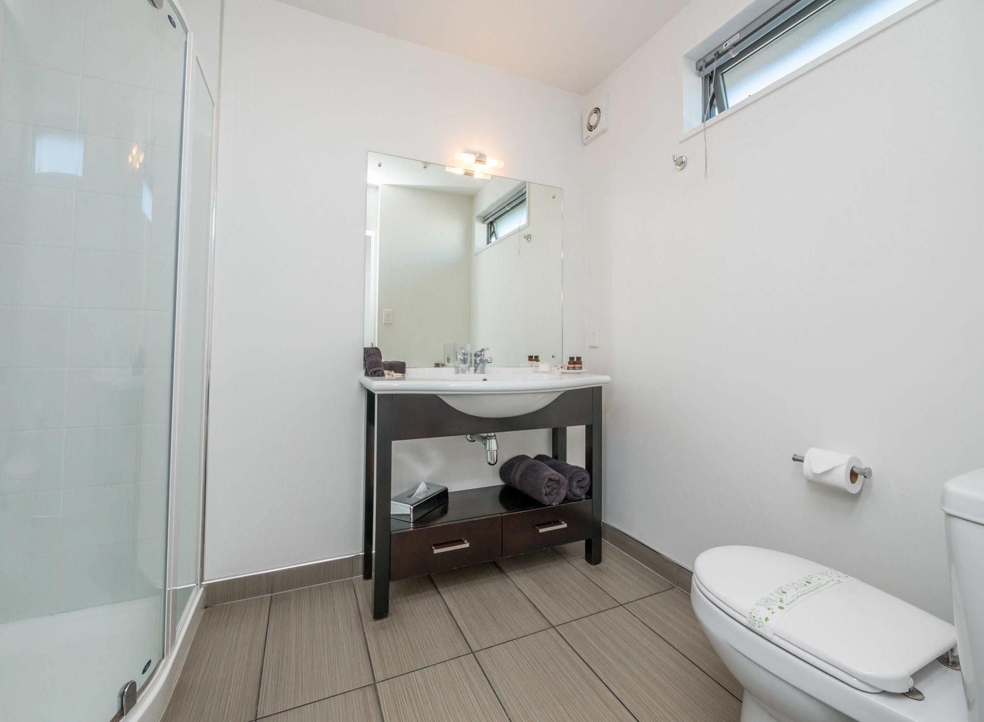 Bellano Motel Suites Крайстчёрч Экстерьер фото Bathroom